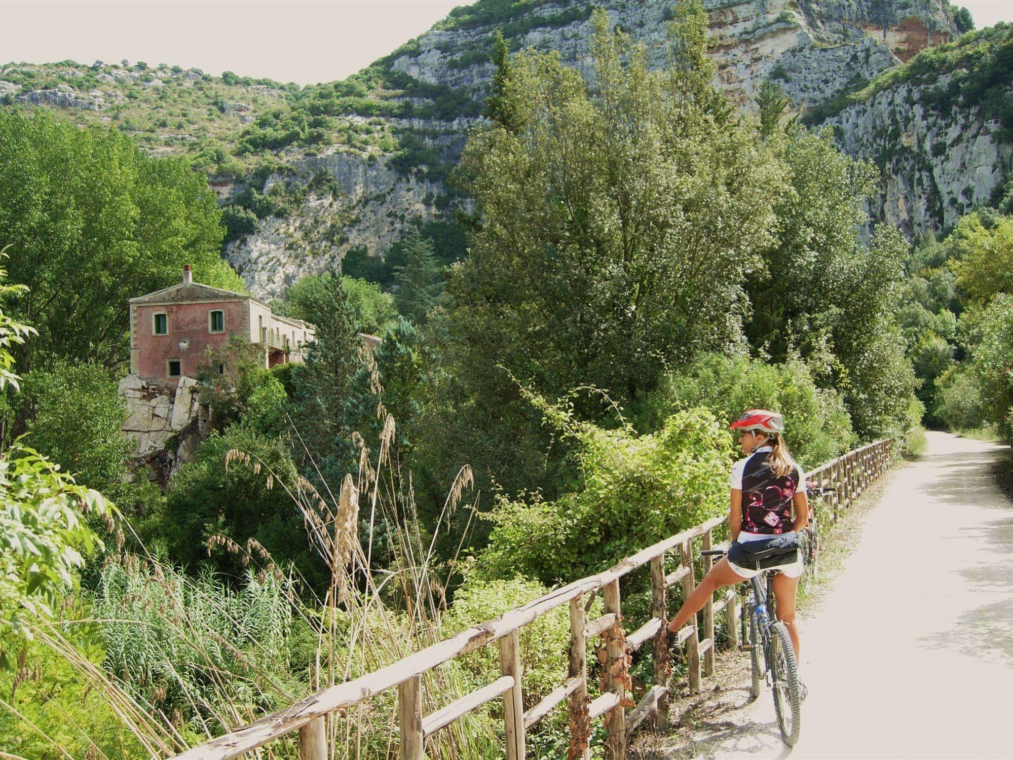 Parco Della Rocca Hotel Punta Braccetto Eksteriør billede